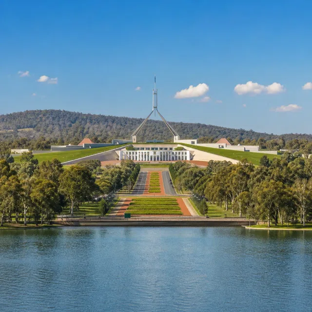 Illustrazione originale del Parlamento a Canberra accanto al lago Burley Griffin