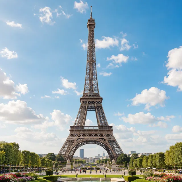 Torre Eiffel em Paris contra um céu azul