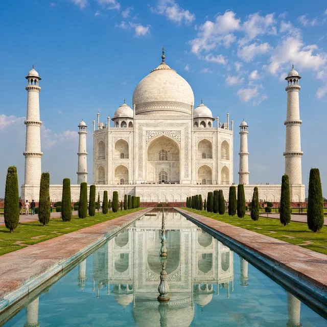 Taj Mahal à Agra avec piscine miroir au premier plan