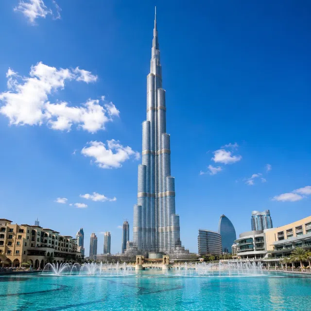 Burj Khalifa come un alto grattacielo a Dubai