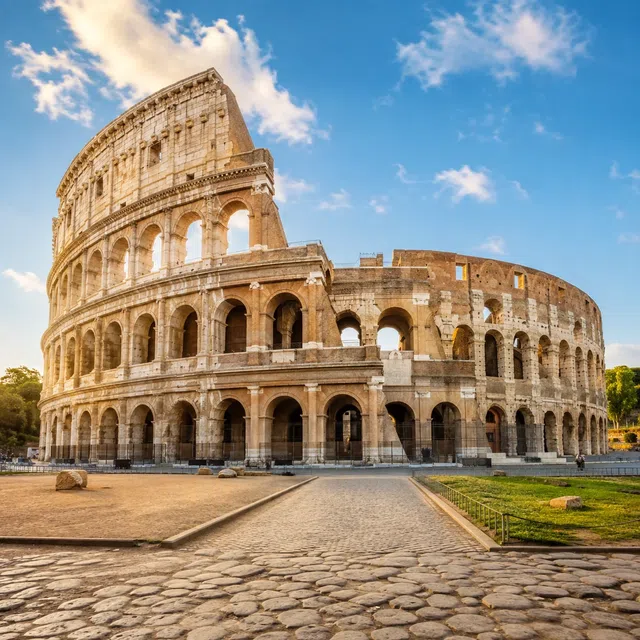 Colosseum i Rom med gamla stenvalv